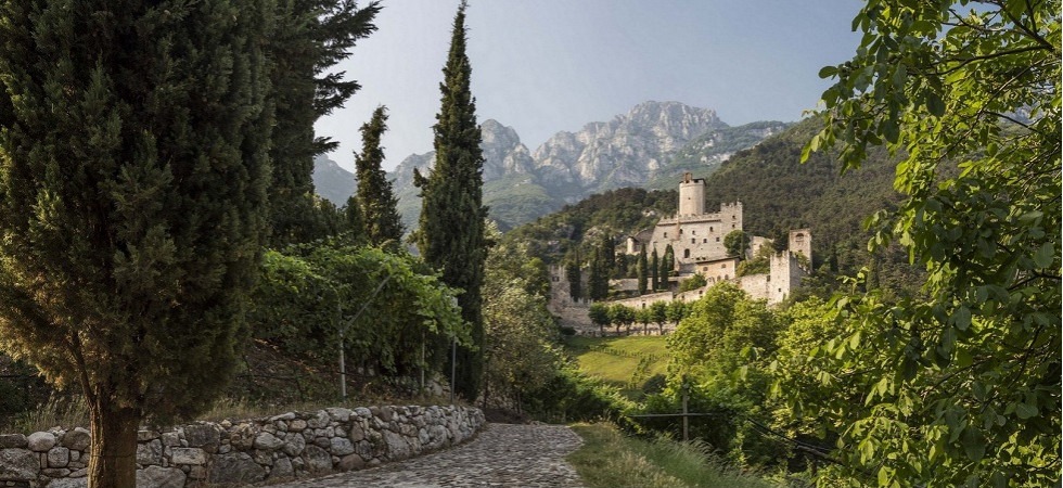 I giorni di Pasqua al castello di Avio tra picnic all'aria aperta, visite per tutta la famiglia e uno speciale mercatino
